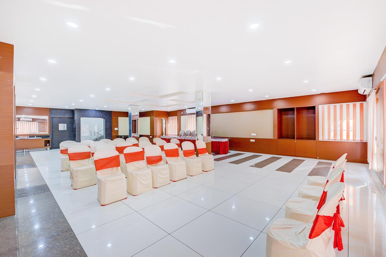 Oyo 13521 Sudhriti Hotel Siliguri Eksteriør bilde