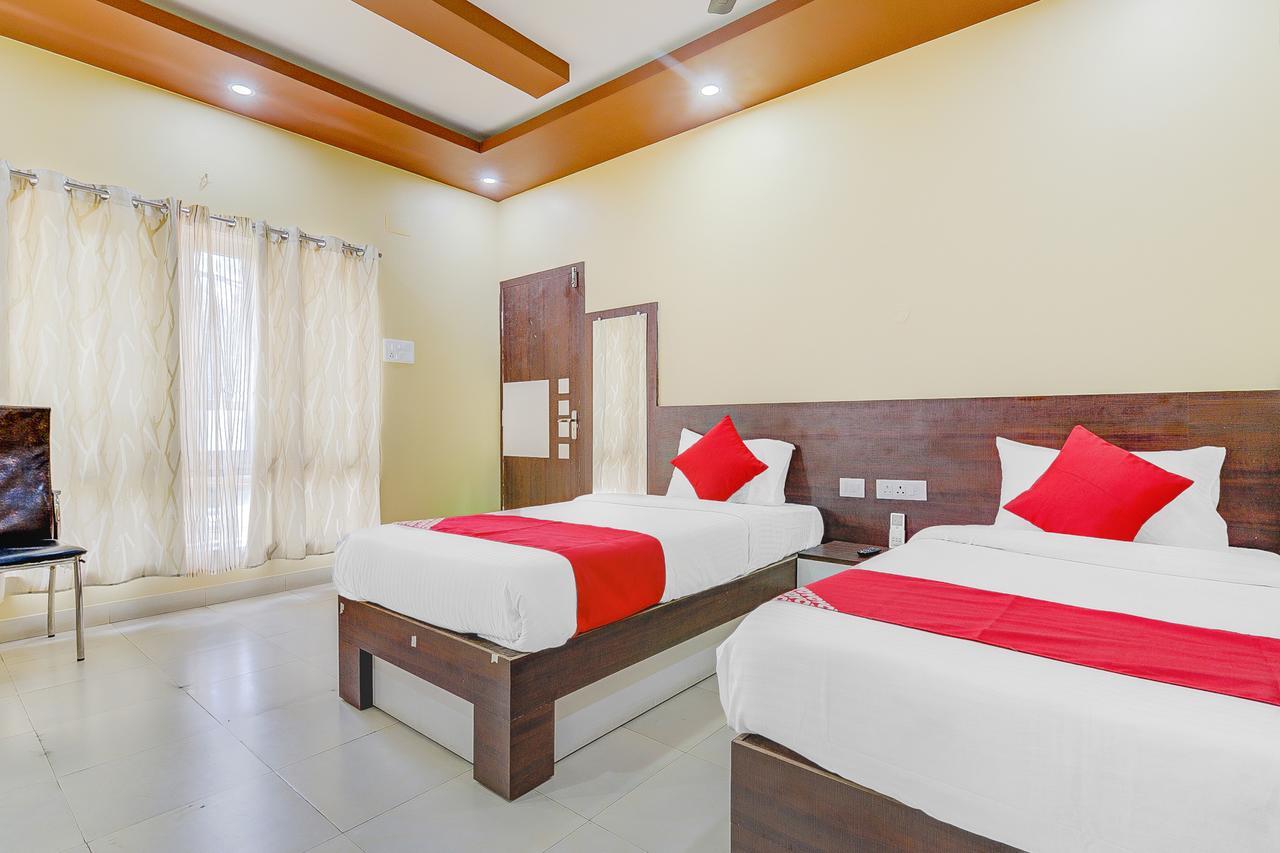 Oyo 13521 Sudhriti Hotel Siliguri Eksteriør bilde